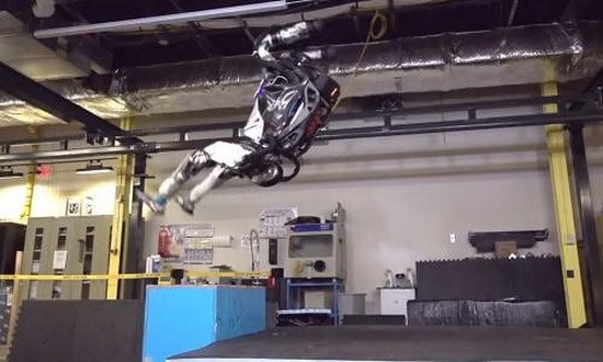 人形機器人 Atlas 已經學會了後空翻。