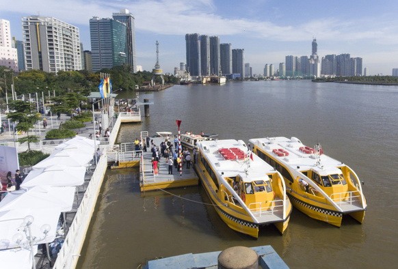 白騰-鈴東水上巴士１號線投入活動為乘客服務。（圖源：南陳）