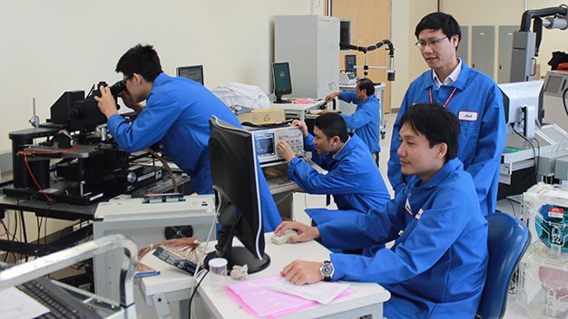 美國微軟集團技術員在本市高新技術園區工作。（圖源：廷民）