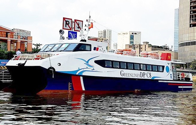 設有空調、無線上網、酒吧等便利服務的Greenlines Dp雙體客船適合於各條遠程航線。