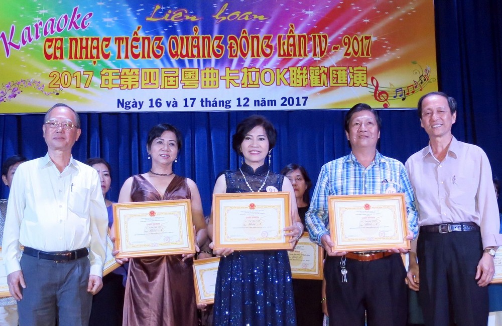 經過評委會的評審，結果考生林彩燕、謝文英和梁高鳴脫潁而出，同獲A等獎。