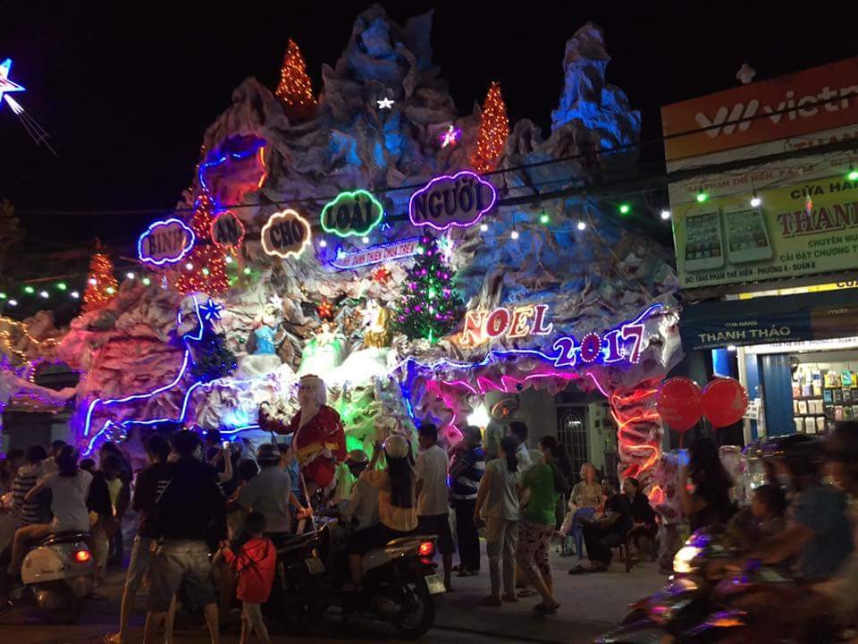 第八郡范世顯街第六、七坊的教區近日來已開始佈置各種聖誕的景象以增添聖誕節日氣氛。