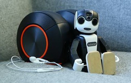 “歌神”版機器人手機RoBoHoN。（圖源：夏普官網）