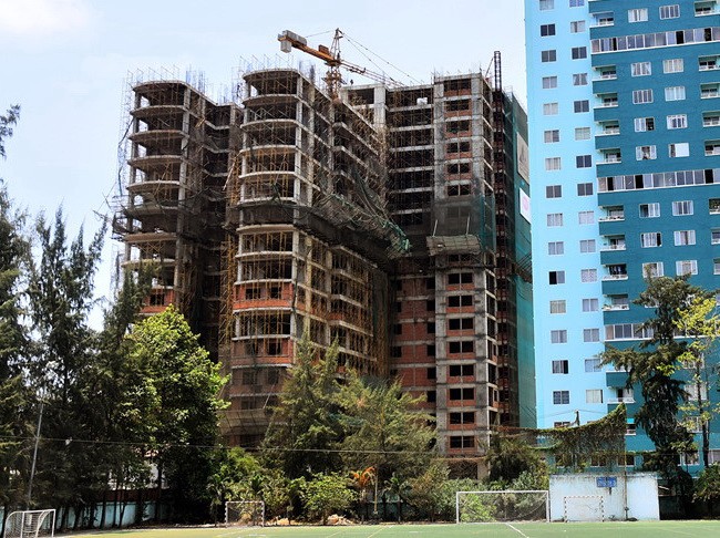 公寓項目未竣工而消費者房金全部繳交。