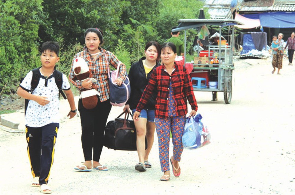 芹耶縣盛安島鄉民眾在疏散。