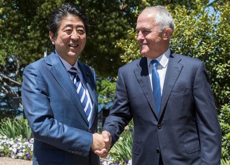 澳總理特恩布爾（右）將訪日與安倍晉三舉行首腦會談。（圖源：AP）