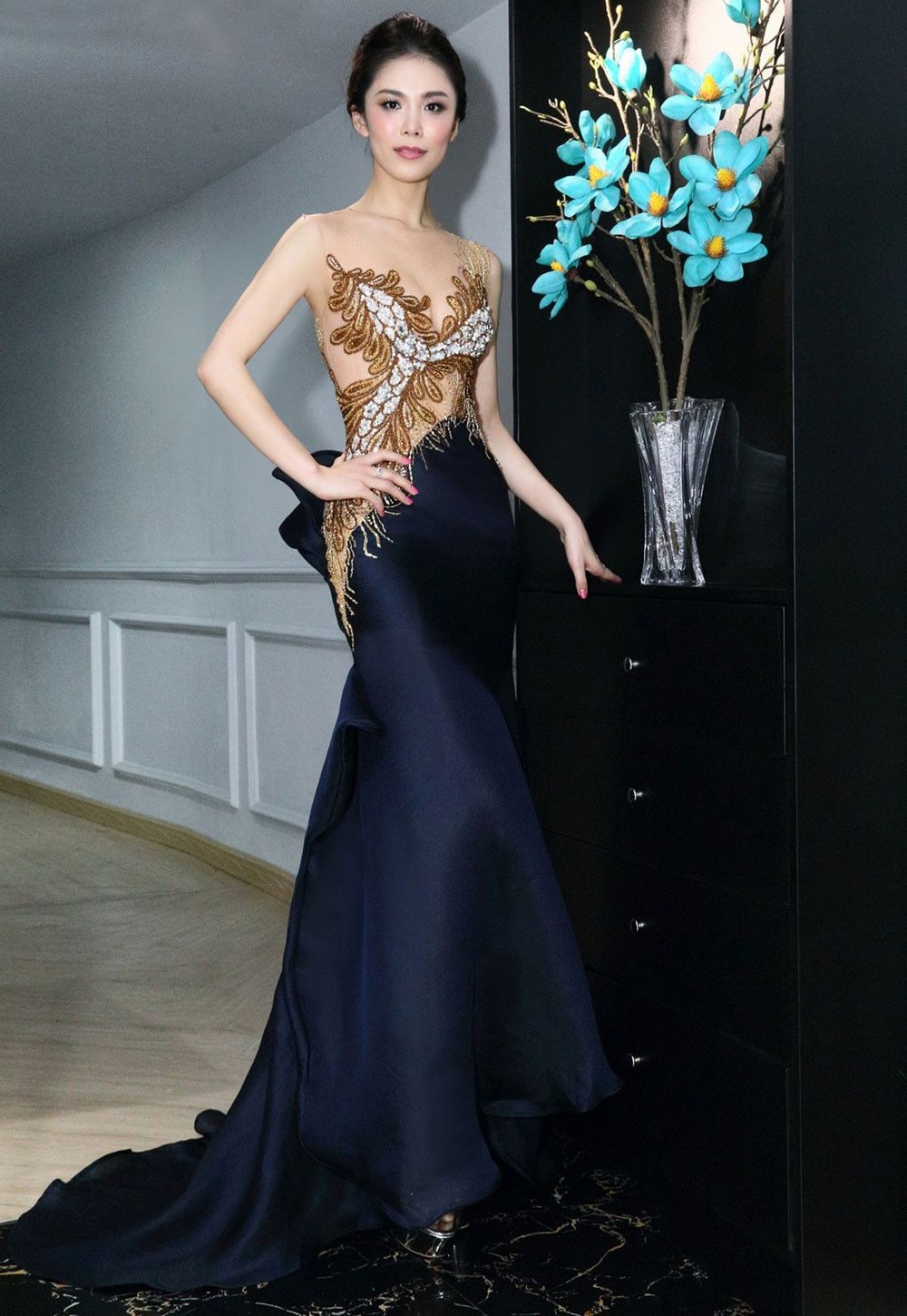 2007年環球小姐冠軍森理世穿上由黃海設計的服裝。