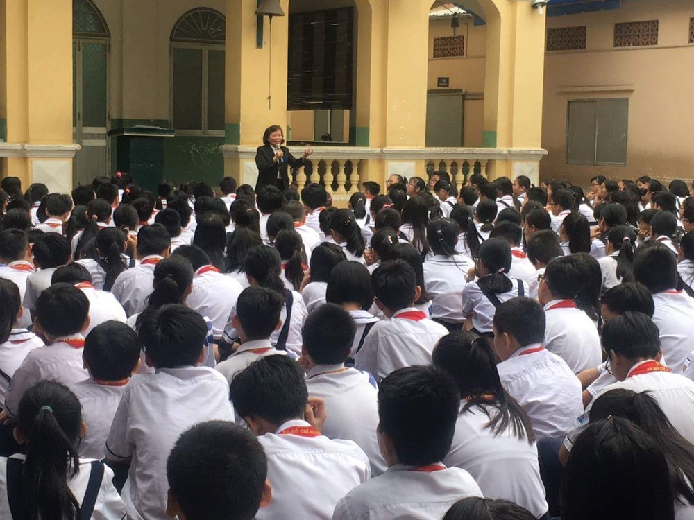 麥劍雄中學學生聽取防止少兒被性侵犯知識。