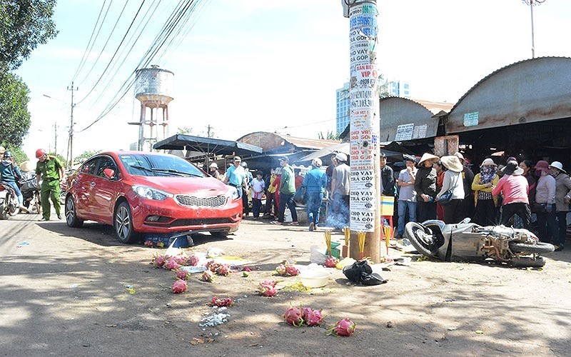 該起交通事故現場，導致1名婦女當場死亡，另兩人重傷。（圖源：VOV）