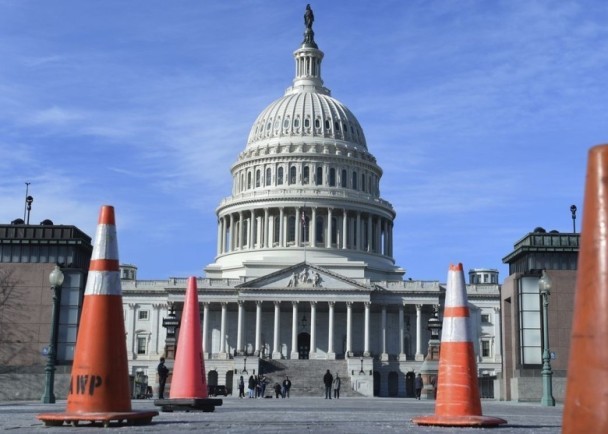 聯邦政府局部停運令不少人關注事態發展。（圖源：互聯網）