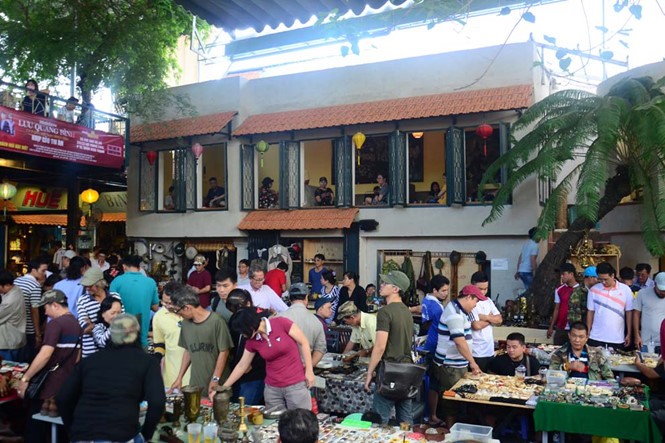 年輕人對古老年代的物件愛不釋手。