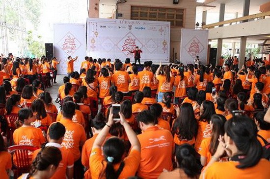 圖為南非駐本市領事館配合市青年文化宮展開的“大掃除迎春”慈善活動一瞥。（圖源：Tr.T）