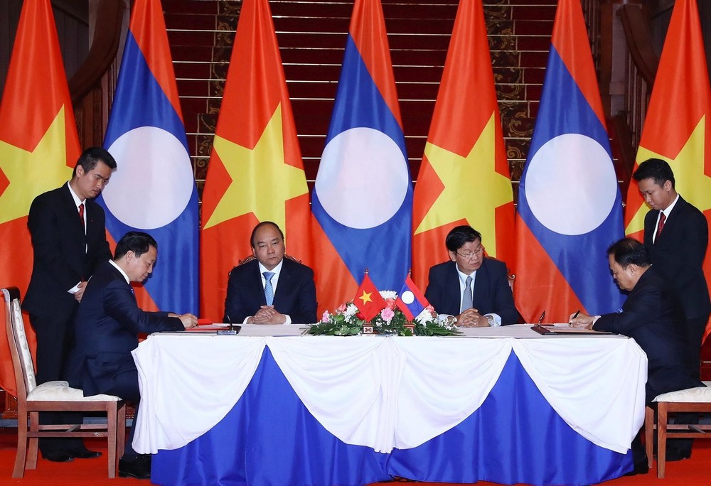 越老簽署 12 項合作文件 ảnh 1