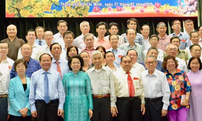 市領導與各民族代表合照。（圖源：市黨部新聞網）