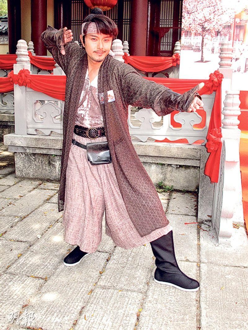 蕭正楠呻病了無人斟水遞藥。（圖源：互聯網）