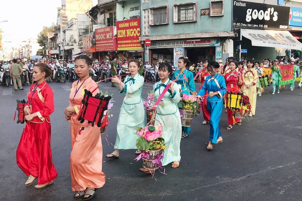 潮群古樂業團參與元宵遊行。