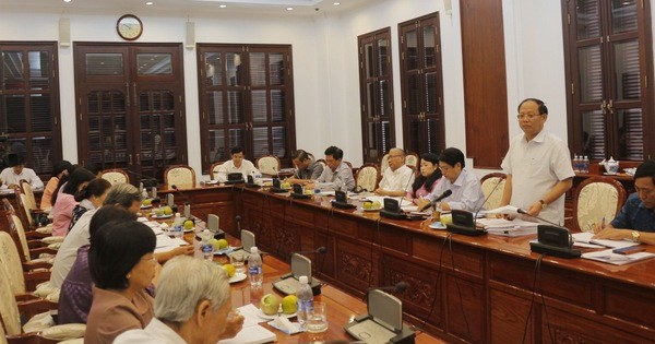 市委副書記畢成剛(右一)在會議上表示，本市去年近75萬民戶獲學習型家庭稱號。（圖源：黎潘）