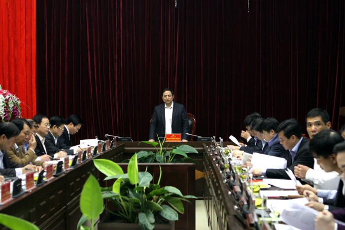 范明政同志在會議上發表講話。（圖源：奠邊府報）