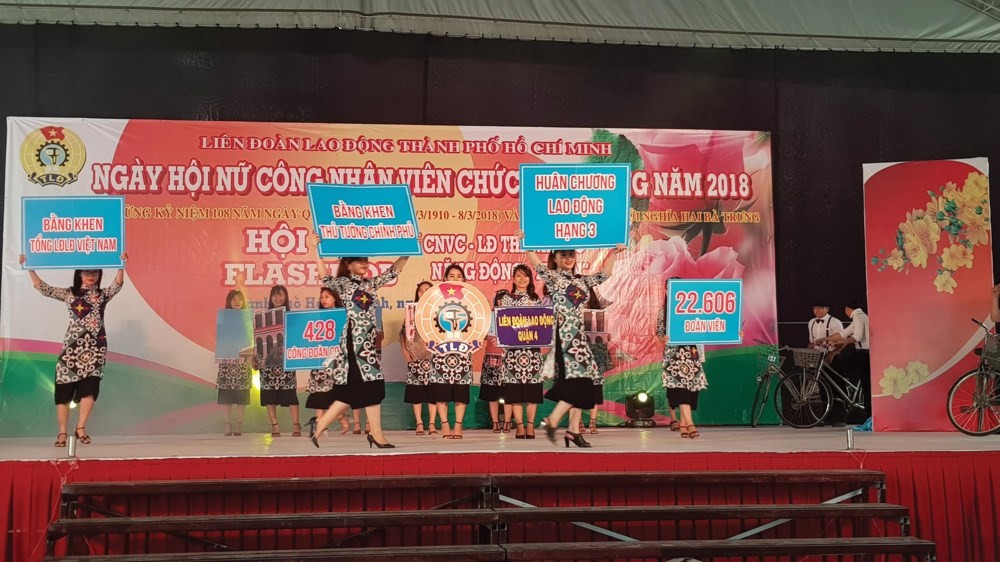 ‘’2018年本市女公務員、職工與勞動者盛會”活動一節目。（圖源：H.Đào）