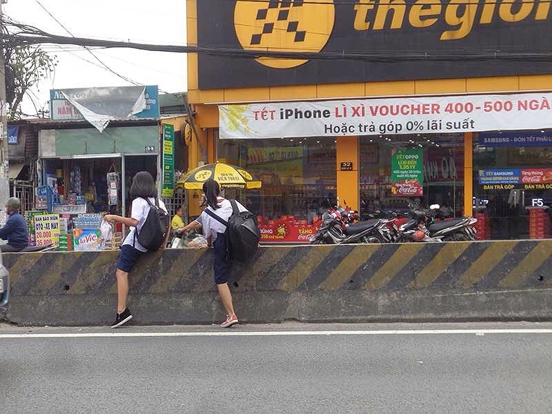 此情此景在守德郡鈴中坊第二街區1K國道上是司空見慣的。