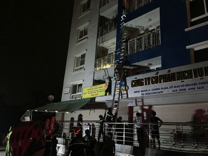 Carina公寓起火致13死 ảnh 1