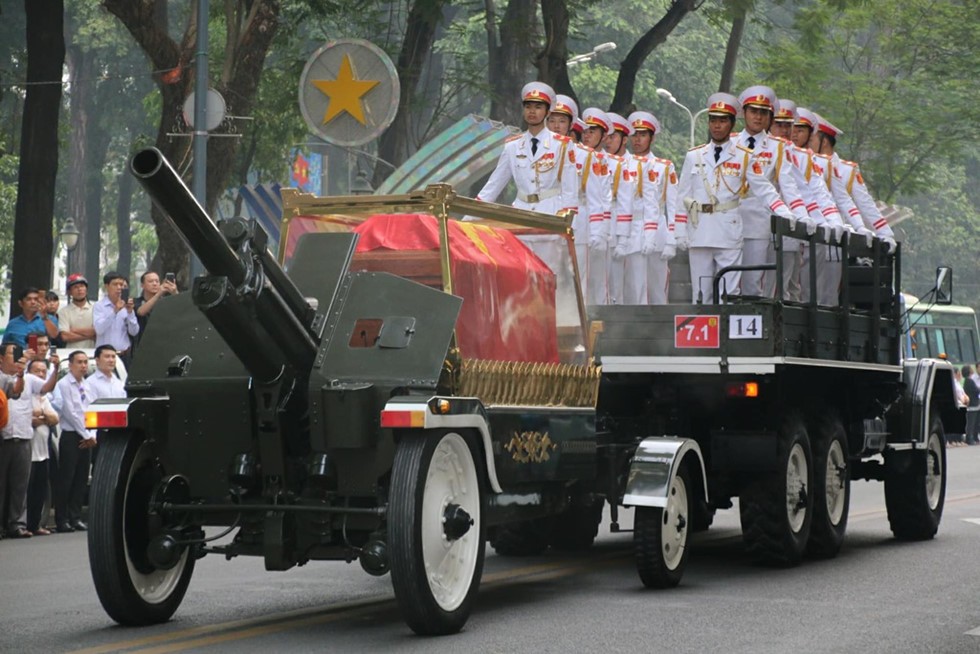 廣大民眾送別原政府總理潘文凱 ảnh 1