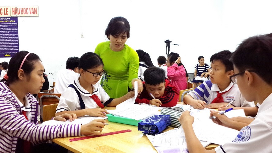 曾氏秋霜老師上課一瞥。