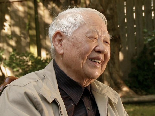 知名詩人洛夫。