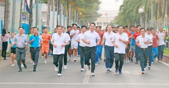 逾2,500人參加2018年為永隆省全民健康的奧林匹克跑步日。