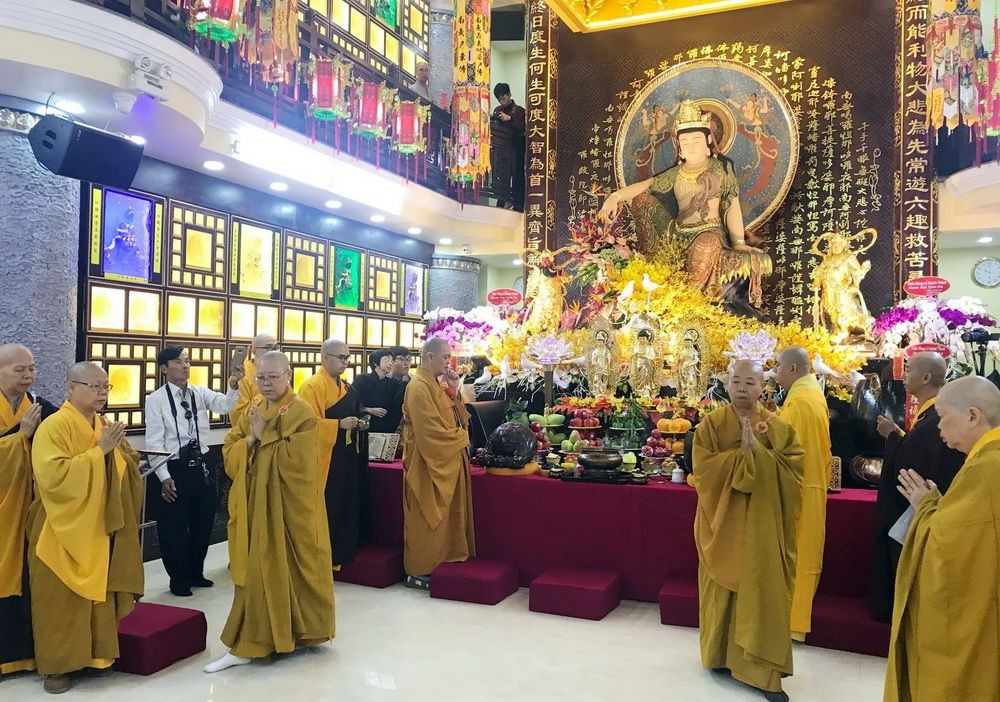 供佛儀式莊嚴。