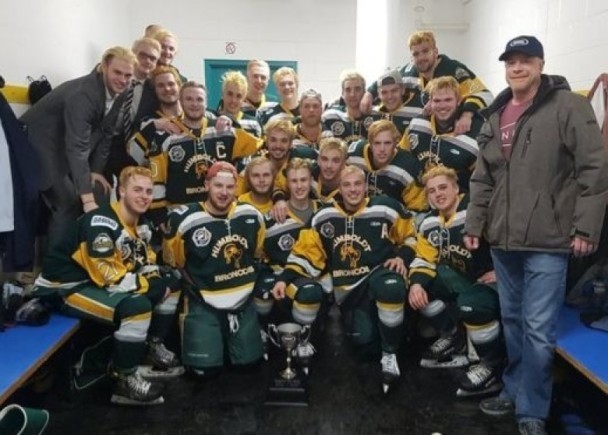 洪堡野馬冰球青年隊部分成員在車禍中離世。（圖源：Especial）