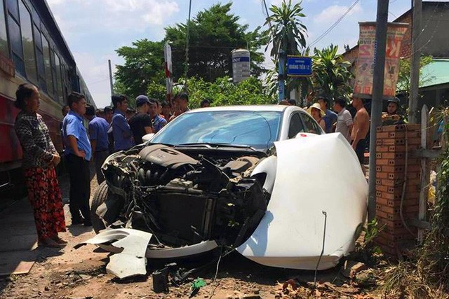 卡車失控撞毀民房 ảnh 1