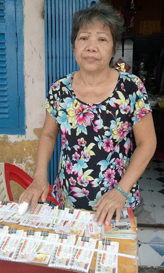 剛出院回家的陳秀珍正準備去售賣彩票。