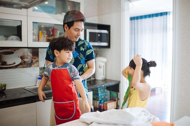 潘英與孩子們。