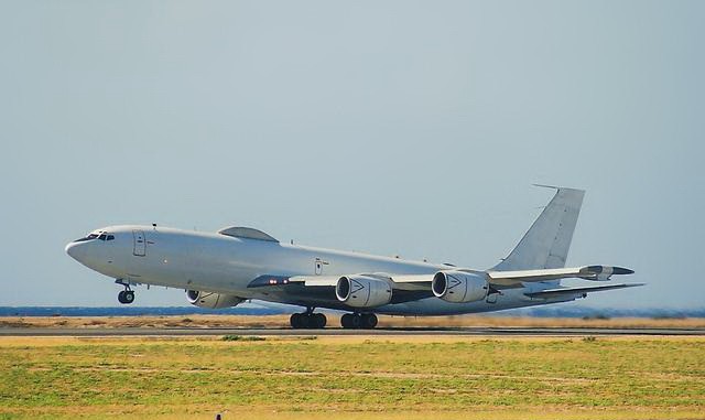 E-6通信中繼機。