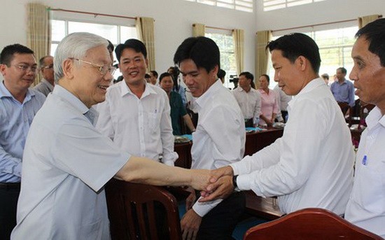 阮富仲總書記看望同塔省新順西鄉民眾。（圖源：VOV）