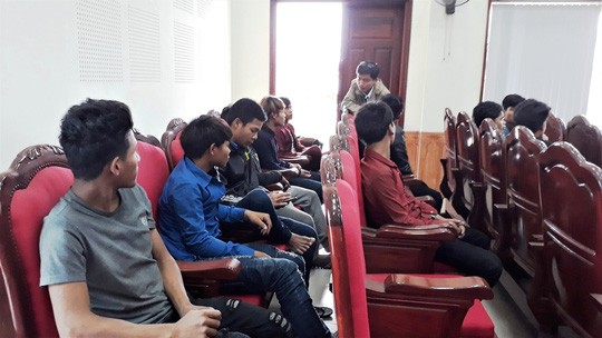 11 名遭虐待的青年礦工獲解救並安全護送至廣治省邊防部隊指揮處。