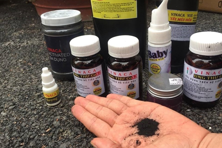 取自“Vinaca Co3.2癌症藥物”的竹炭粉。（圖源：HH）