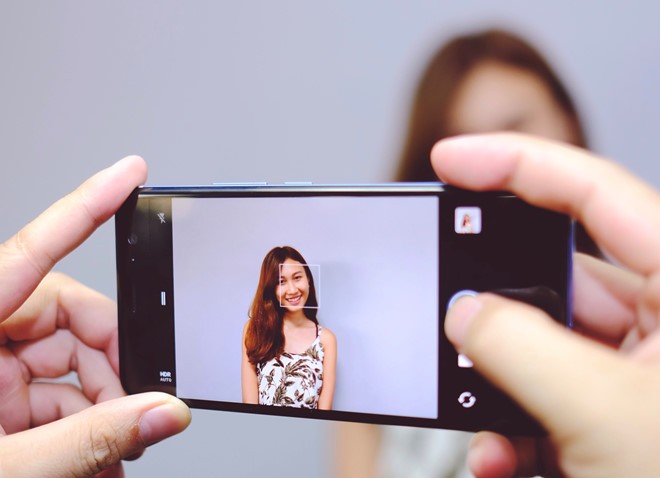 用戶可在家給手機補充相片資訊。（示意圖源：互聯網）