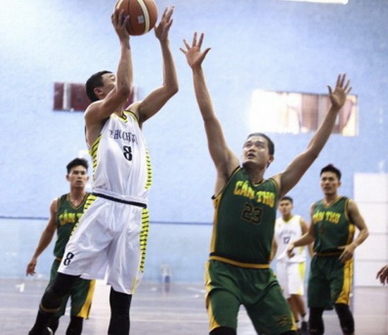 胡志明市（白衣）以79-69勝芹苴隊。