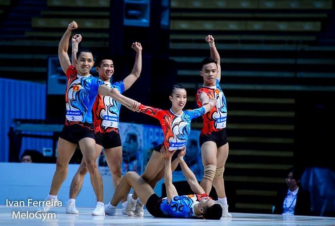 阮越英、王懷銀、陳玉翠薇、阮制清、黎黃風組合獲５人操金牌。