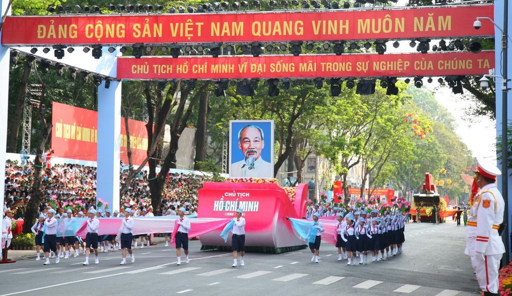 齊心協力建設日益發展的胡志明市。