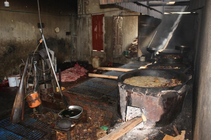 違規煉製豬油單位現場。（圖源：黎琳）