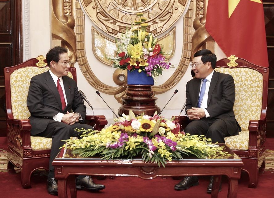 外交部長范平明（右）接見日本自由民主黨政策研究總裁、原外交大臣岸田文雄。（圖源：林慶）