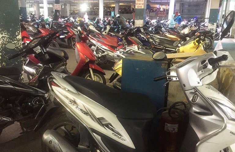 第十郡 Medic 全科診所樓下存車場一瞥。