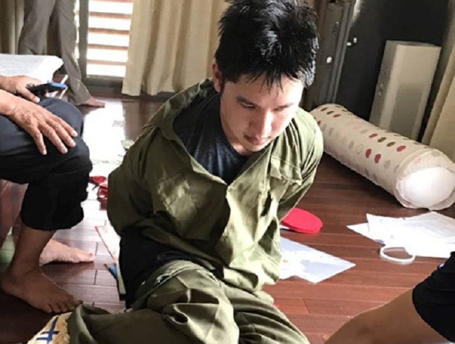 當場被抓獲的搶劫歹徒黎廷堅。