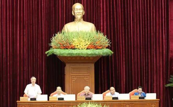 黨中央書記處常務書記陳國旺代表黨中央政治局主持會議。（圖源：越通社）