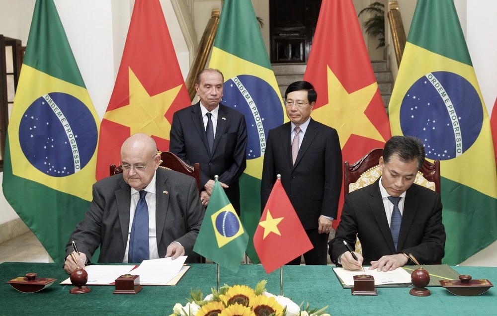 兩國外交部長見證合作備忘錄簽署儀式。（圖源：裴林慶）