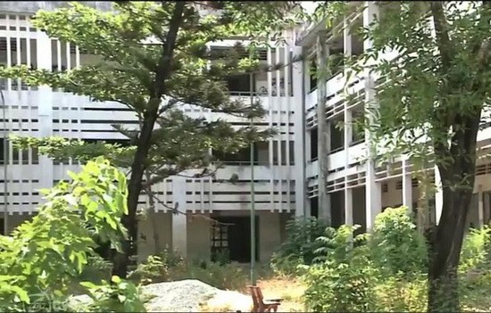 第六郡陳文矯小學學校投資經費近200億元，但多年來被荒置。