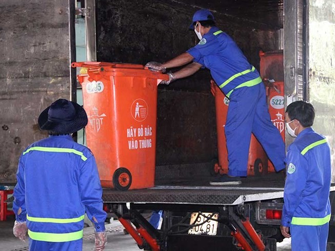 醫療垃圾、工業垃圾運輸車經常進行清洗消毒。